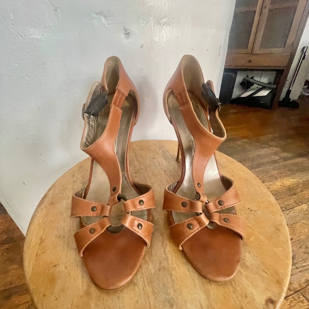 MANOLO BLAHNIK SADDLE HEELS, SIZE 7
